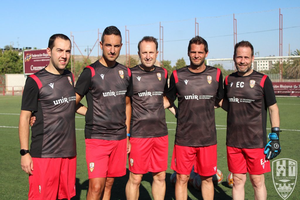 Foto: Álvaro Carrascal (utillero), Abel Díez (preparador físico), José Carboneras (entrenador), Raúl Torres (segundo entrenador) y Eduardo Cuezva (entrenador de porteros).